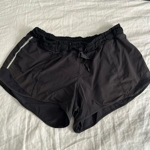 Lululemon Hotty Hot Short II *Long 4"  black. Well used Sz 10